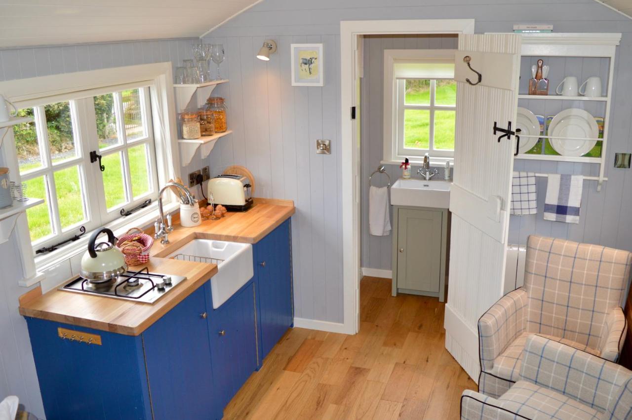 Sheelin Huts Blue, Hot-Tub Available From 1St April Until 1St November Vila Cavan Exterior foto