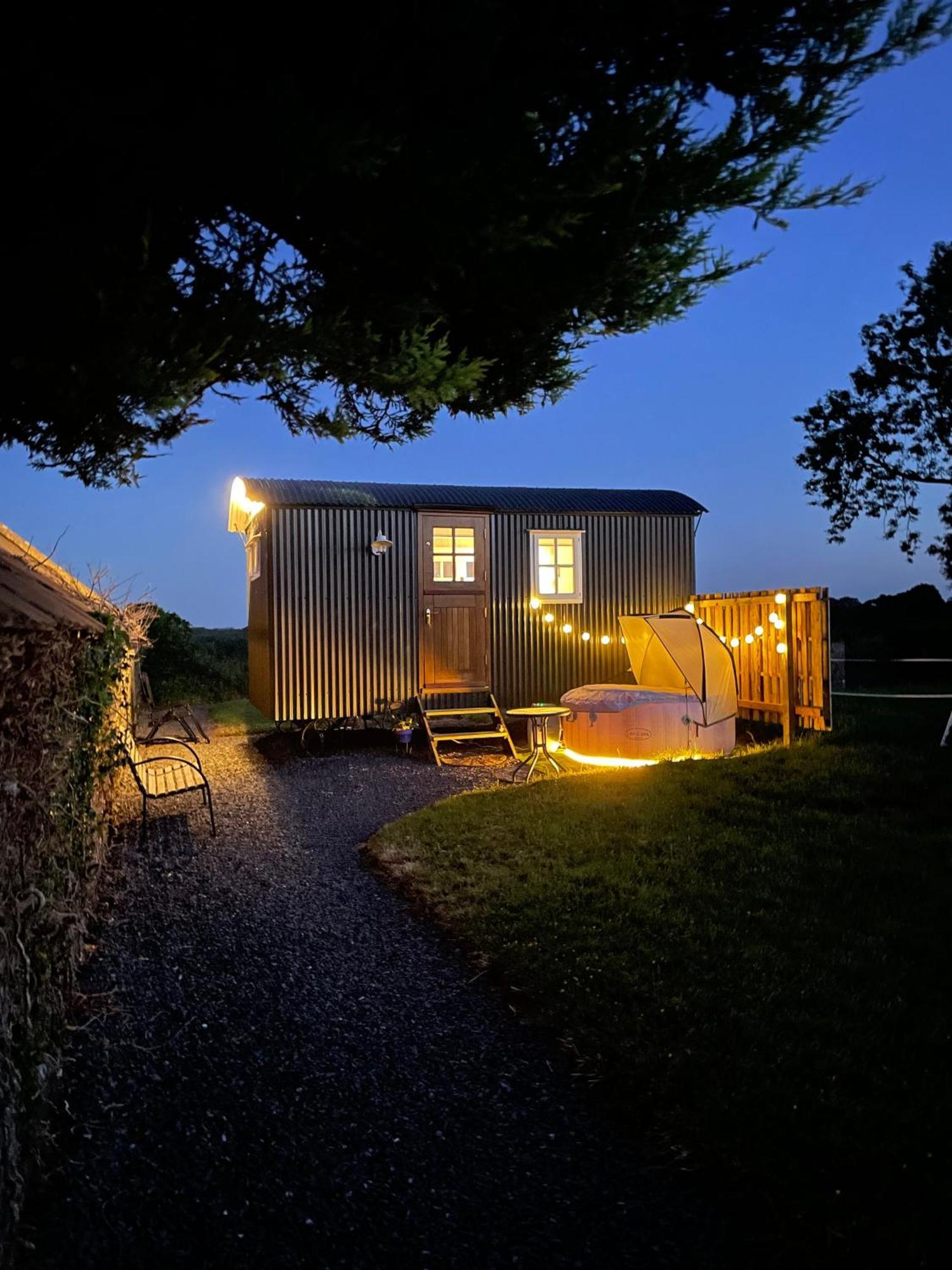 Sheelin Huts Blue, Hot-Tub Available From 1St April Until 1St November Vila Cavan Exterior foto
